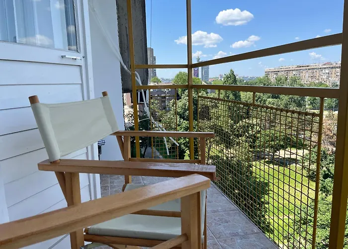 Comfort & Style Panoramic Urban Retreat